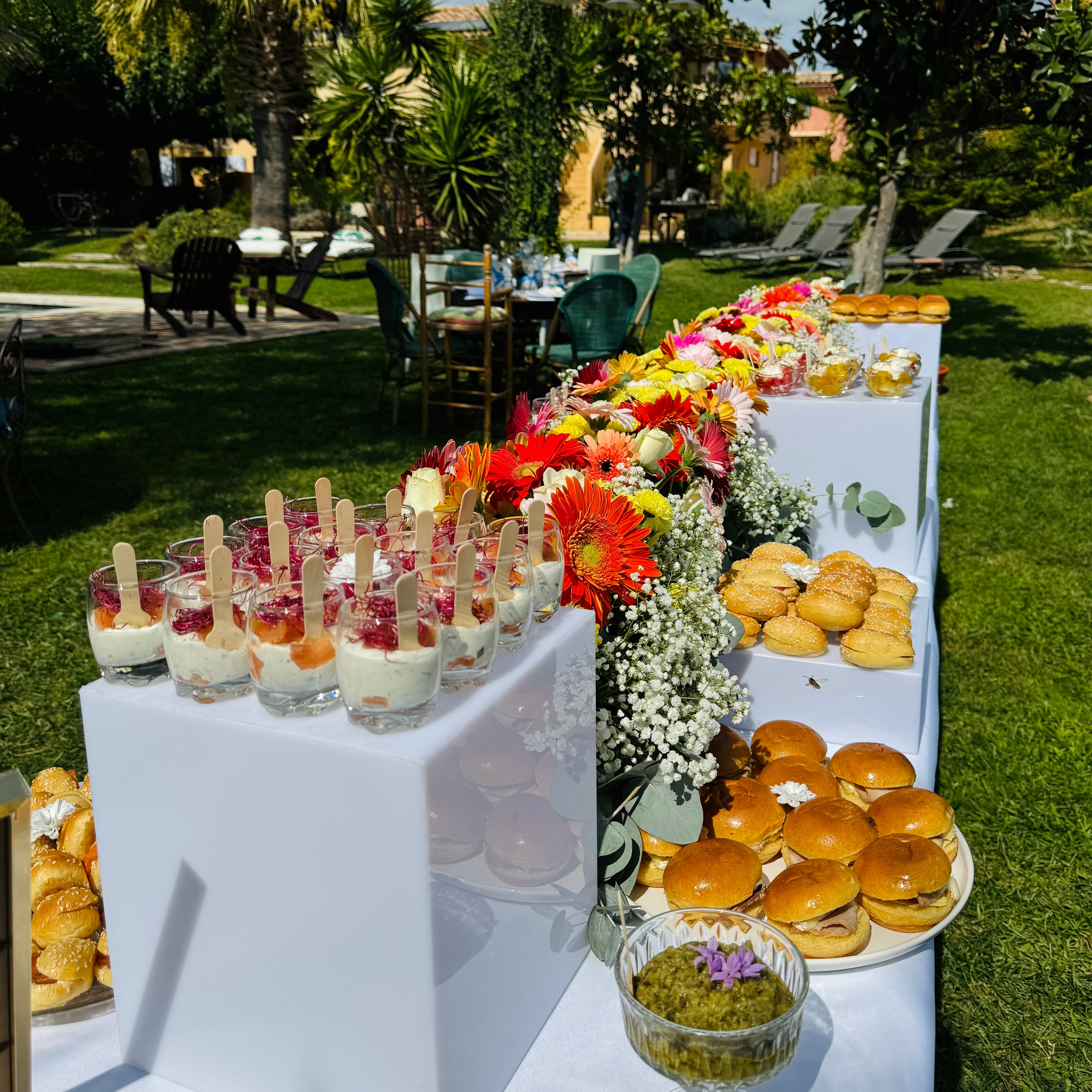 Buffet fleuri